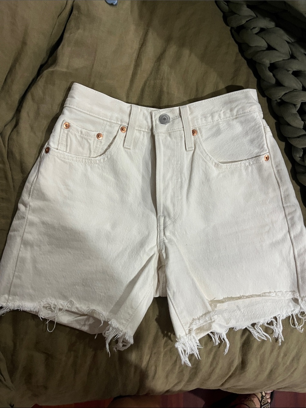 Levi's White 501 mid thigh shorts